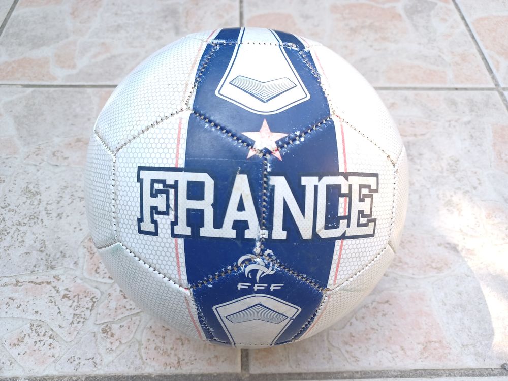 Ballon de foot FFF France 8 Montigny-Lencoup (77)