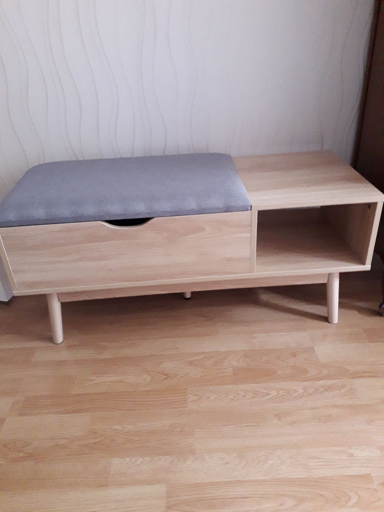 Banc avec rangement, assise tissus gris. 45 Besan�on (25)