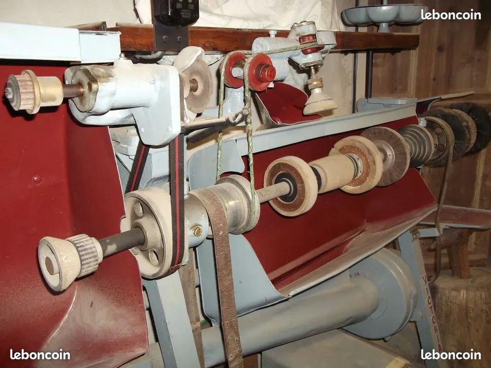 Banc de finissage cordonnerie et divers outillage 0 Tournon-sur-Rh�ne (07)