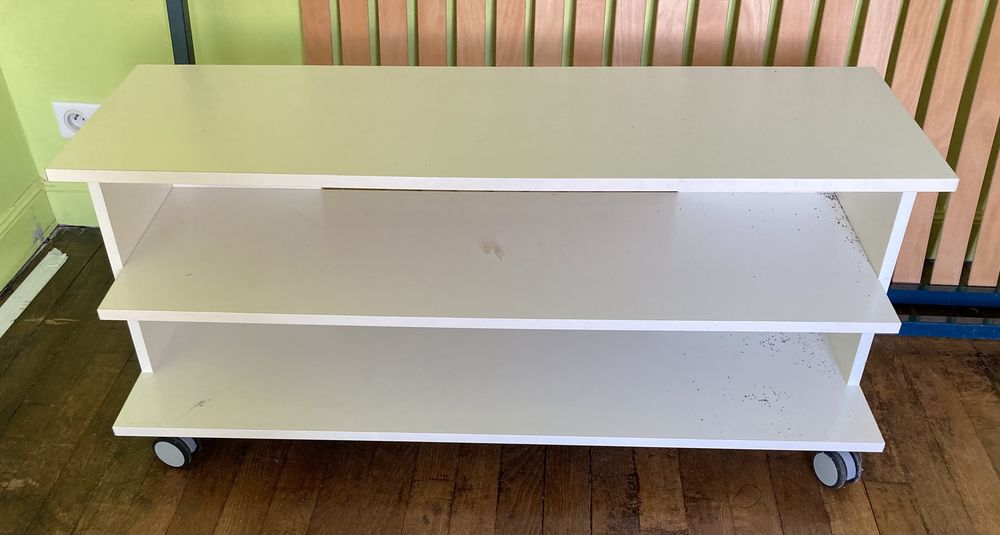 Banc TV ik�a sur roulettes 9 Missillac (44)