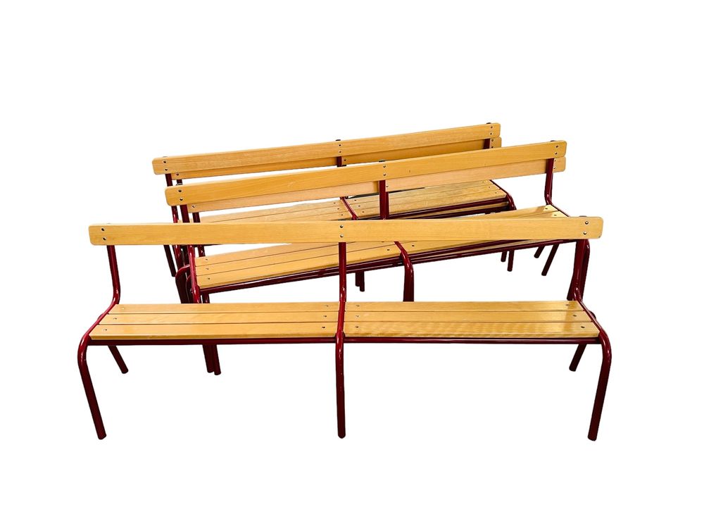  Bancs d'�cole bois clair et acier rouge ann�es 80 110 Lorient (56)