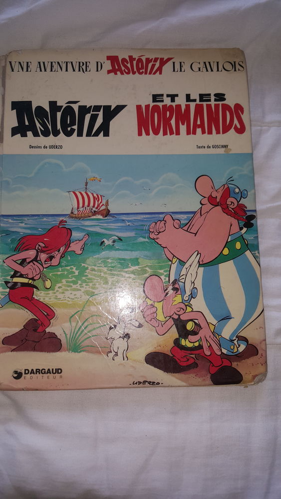 3 Bande dessin�es 12 Antibes (06)