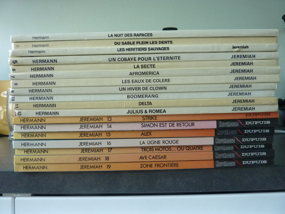 lot 34 bandes dessin�es de  Jeremiah  par Hermann 100 Clermont-Ferrand (63)