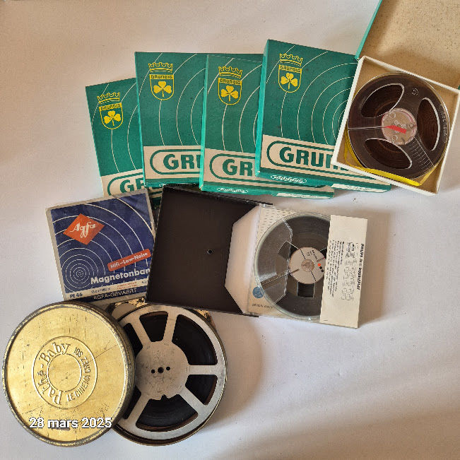 Lot de 7 bandes magn�tiques grand format et 1 film 8 mm, ave 25 Saumur (49)