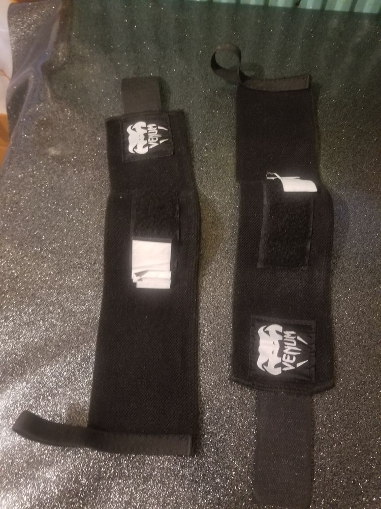 2 bandes de support poignet Venum hyperlift noire 10 Auby (59)