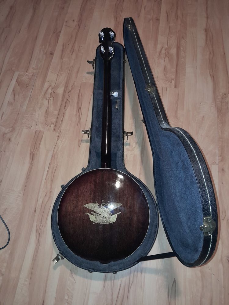 Bandjo 5 cordes
Marque epiphon /Gibson 
Fabrique en Cor�e 0 Annemasse (74)