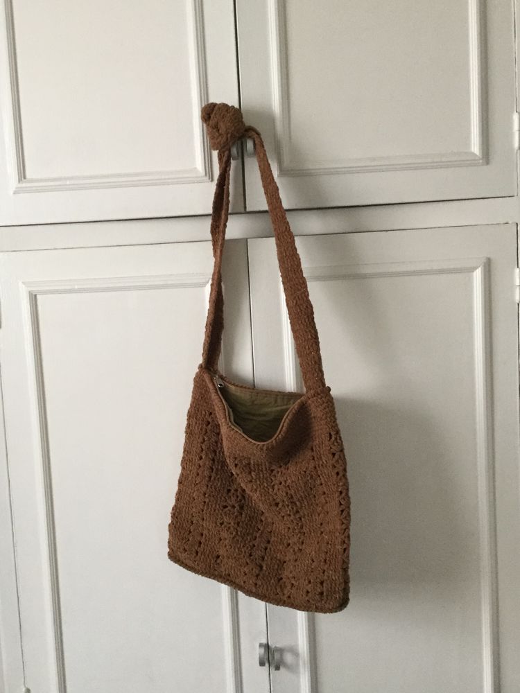 SAC BANDOUILIERE  POUR FEMME EN ACRYLIQUE TR�SS� 10 Paris 9 (75)