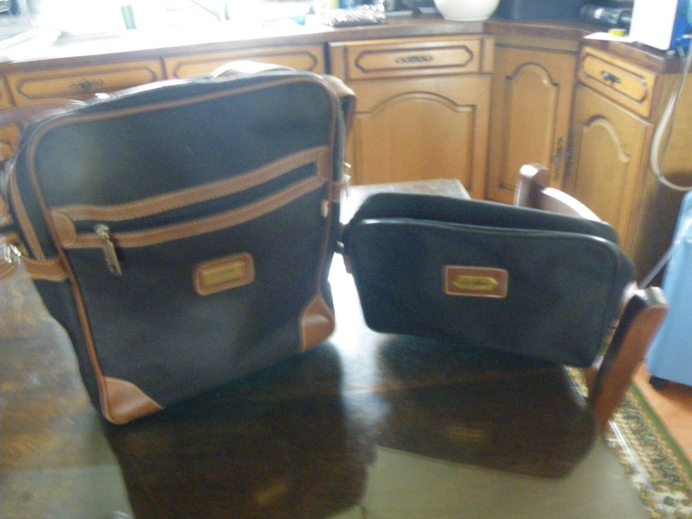 Sac Bandouli�re avec Pochette EASY LYNE PARIS 0 Savigny-en-V�ron (37)