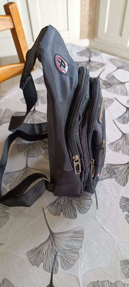 Sac en Bandouli�re D�contract� Neuf 19 Montalieu-Vercieu (38)