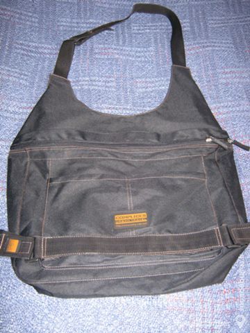 Un Sac � bandouliere de la marque complice noir 5 Le Bouscat (33)