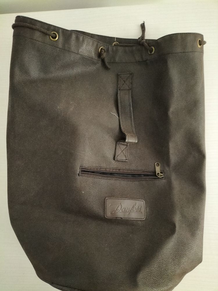Sac a dos bandouli�re de marque ''douglas'' 60 Lunel (34)
