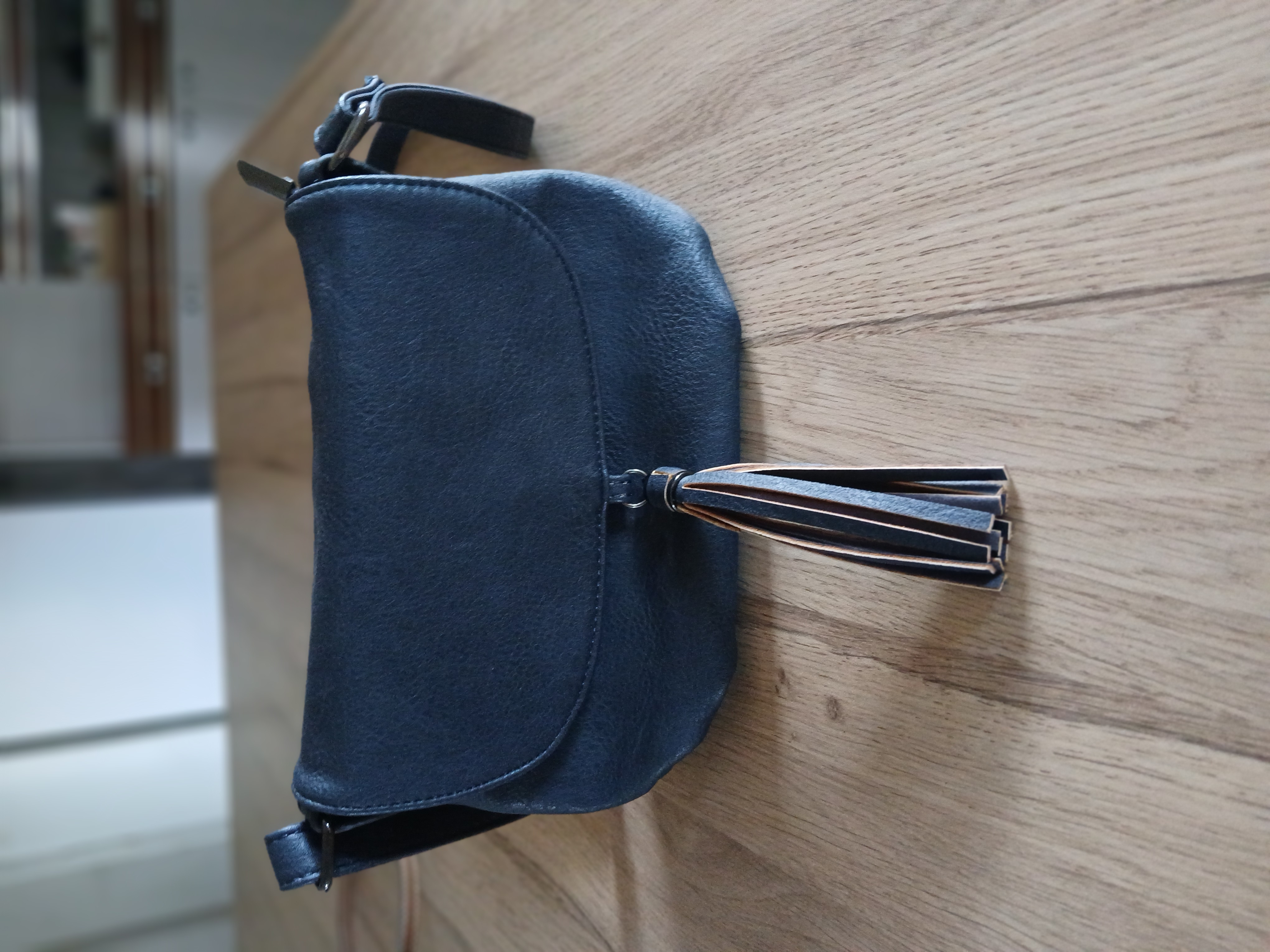 Sac � bandouli�re noir en cuir avec franges 14 Ch�teau-Gontier (53)