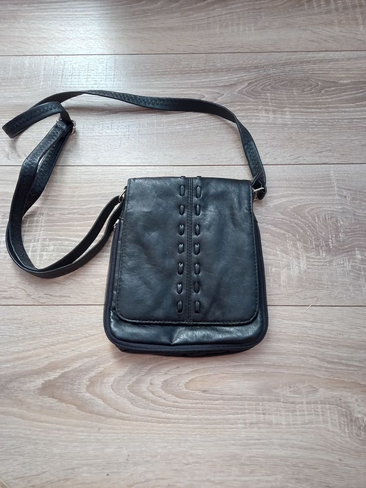 Sac bandouli�re noir 8 Villiers (86)