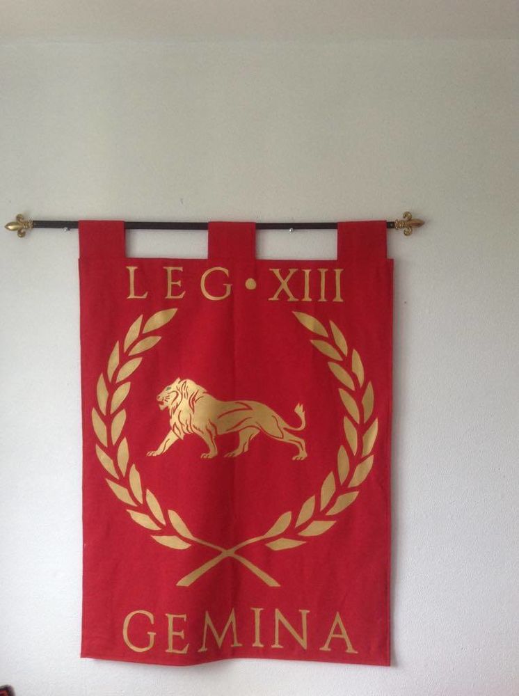 bannière de la Légion XIII Gemina avec le Lion  189 Saint-Chamond (42)