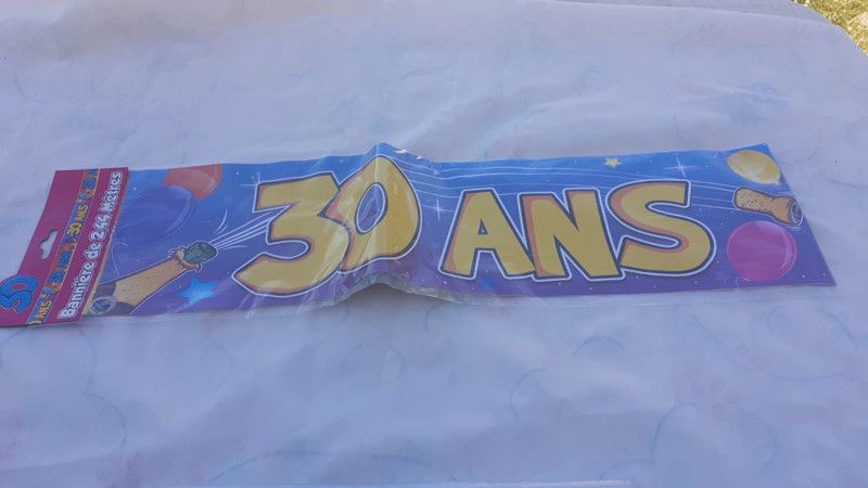 Une banni�re de2,44 m 30 ans neuve dans son emballage. 1 Lamotte-Beuvron (41)