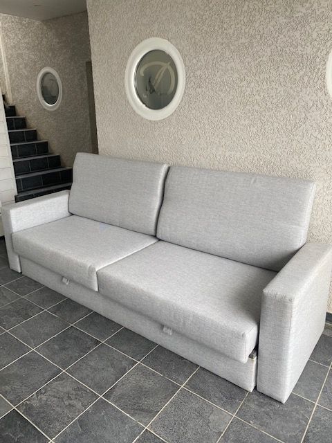 banquette avec ses tiroirs 2.50x0.80x40 coloris grs clair 150 Alby-sur-Ch�ran (74)