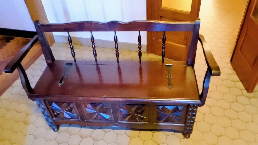 UNE BANQUETTE- COFFRE EN  BOIS 200 Eauze (32)