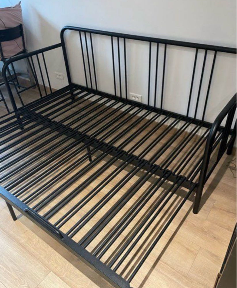 Lit banquette extensible en m�tal noir �  excellent �tat 200 Meaux (77)