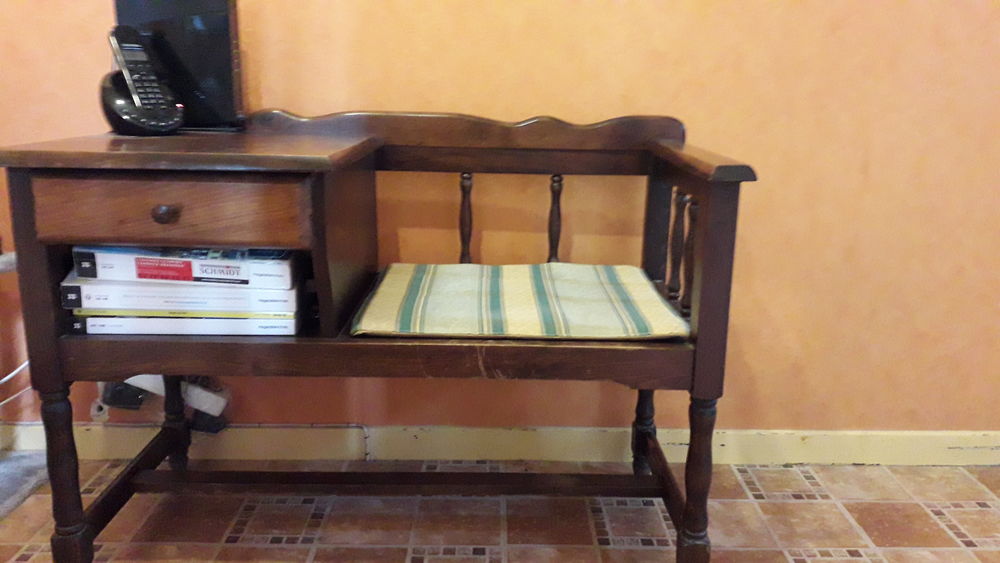 Banquette de t�l�phone. 0 Balaz� (35)