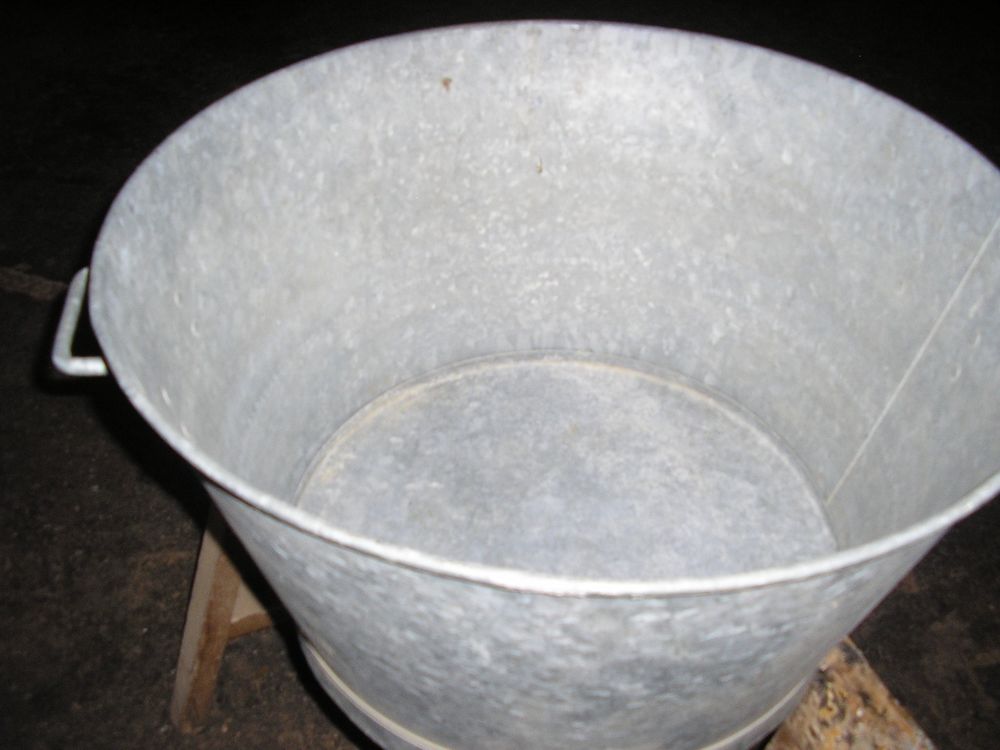  BAQUET  en galvanis� , 110 litres .  NEUF 
BAQUET
20 Quessoy (22)