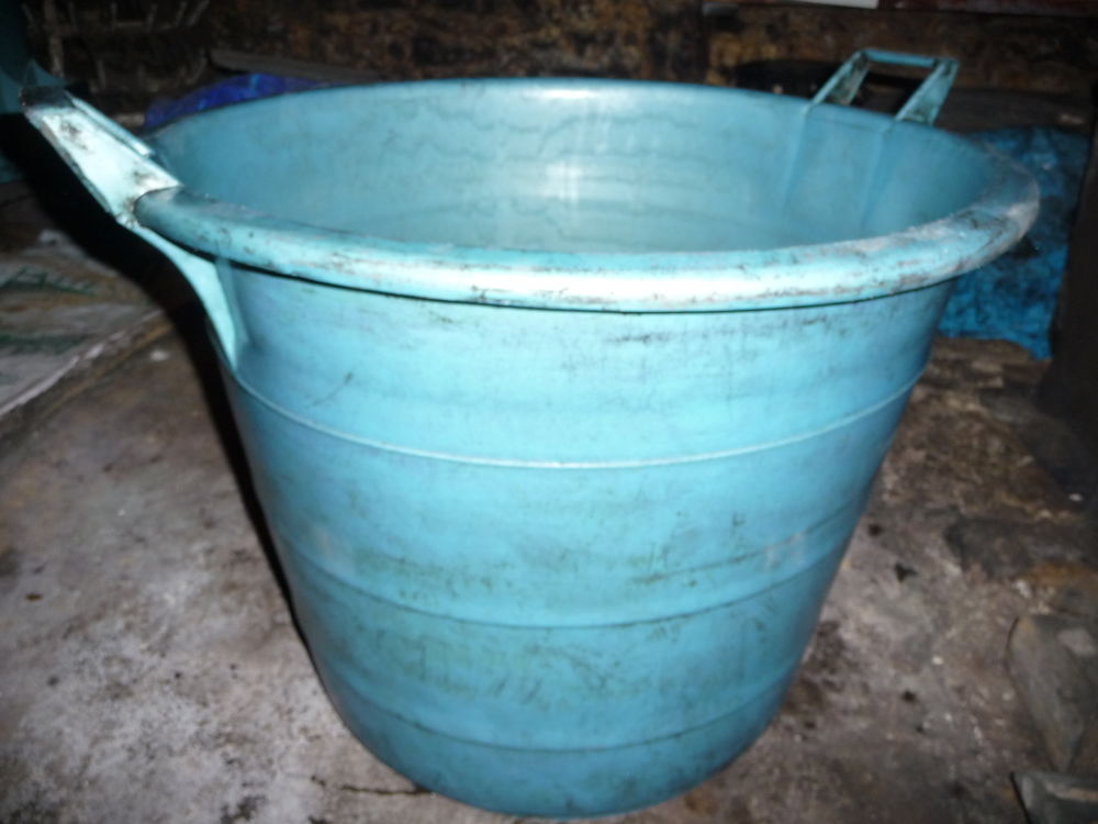 BAQUET en Plastique 25 Saint-Quentin-sur-Nohain (58)