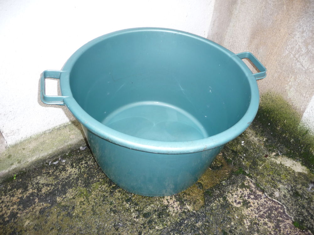 BAQUET en PLASTIQUE 23 Saint-Quentin-sur-Nohain (58)