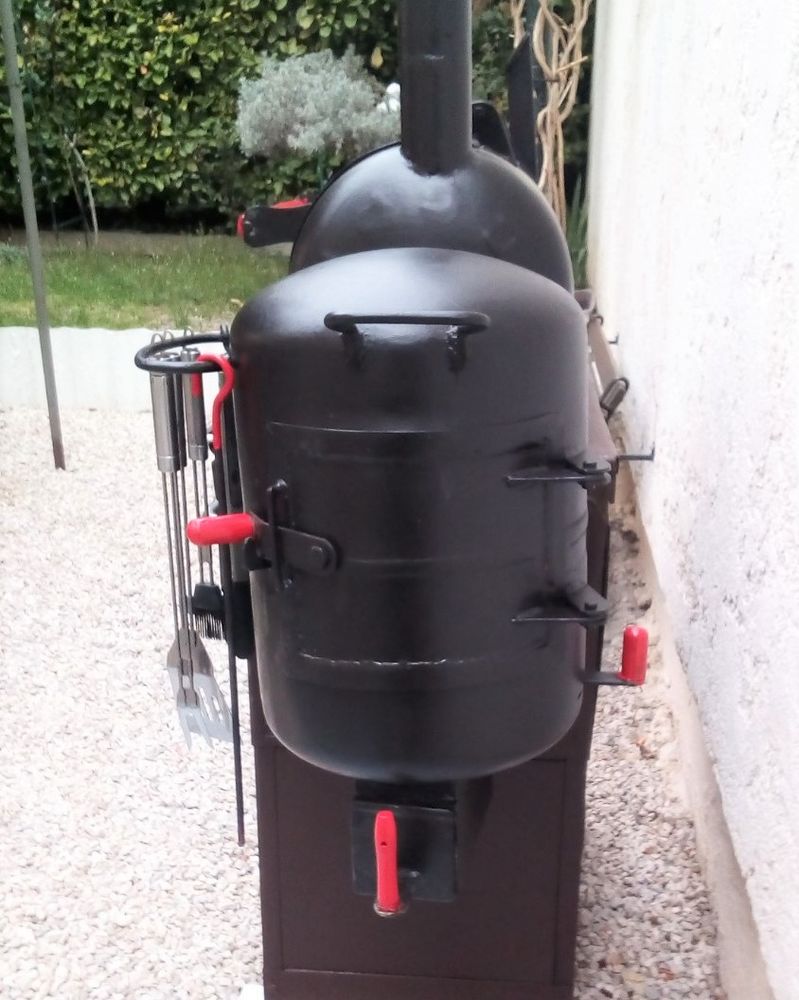 Barbecue � Charbon/ BOIS   avec Fumoir lat�ral 0 Cu�bris (06)