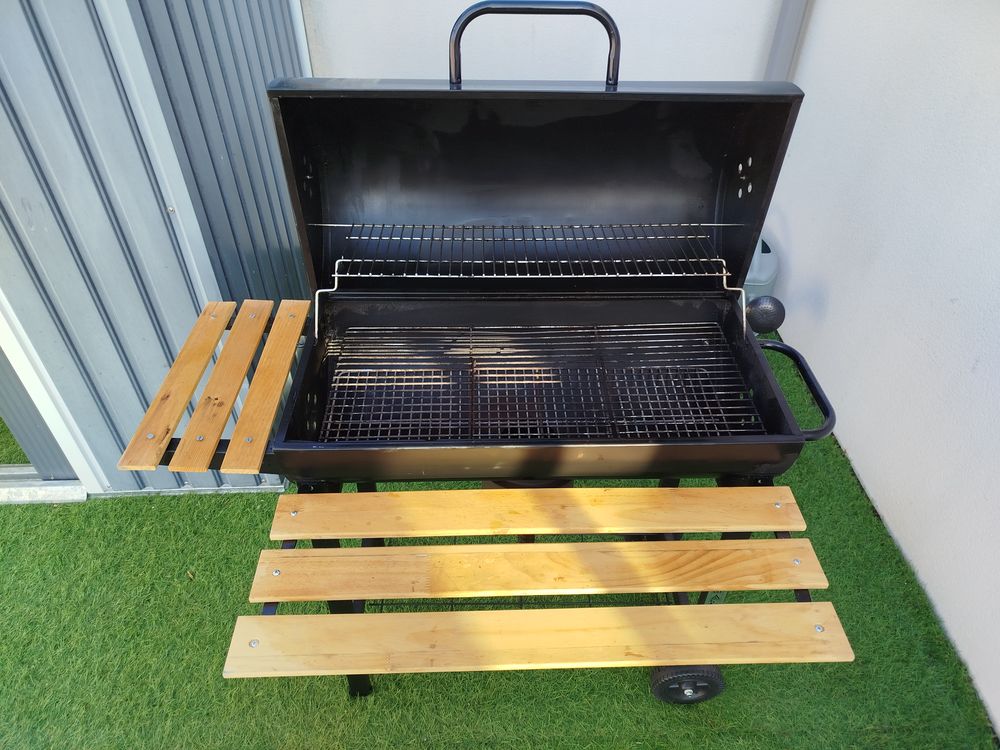Barbecue � charbon de bois. Marque MARK ADLER.
40 Marsilly (17)