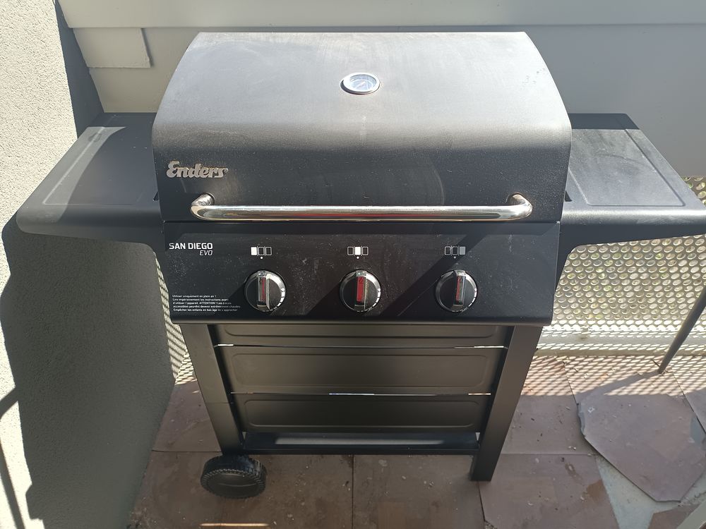 Barbecue � Gaz San Diego 100 Bourges (18)