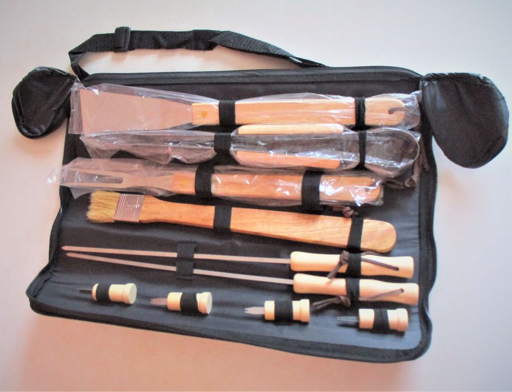 Set de Barbecue neuf
Prix sacrifi�: 20 � au lieu de 40 � 20 Saint-Jean-Bonnefonds (42)