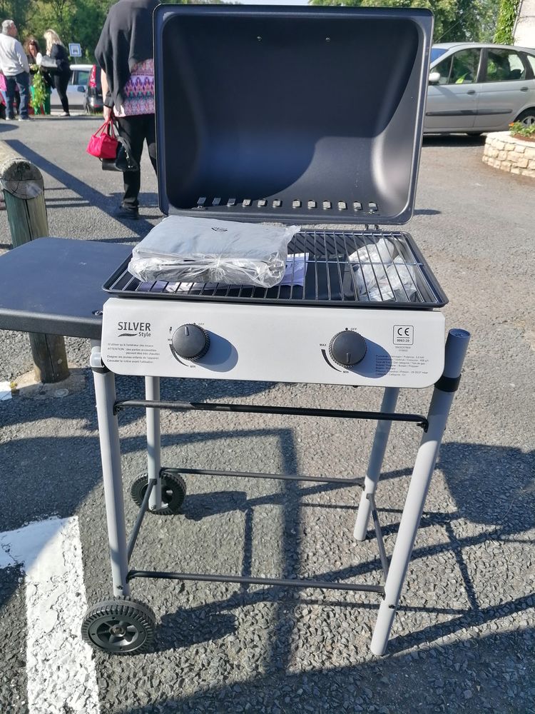 Barbecue � gaz neuf 70 Montignac (24)