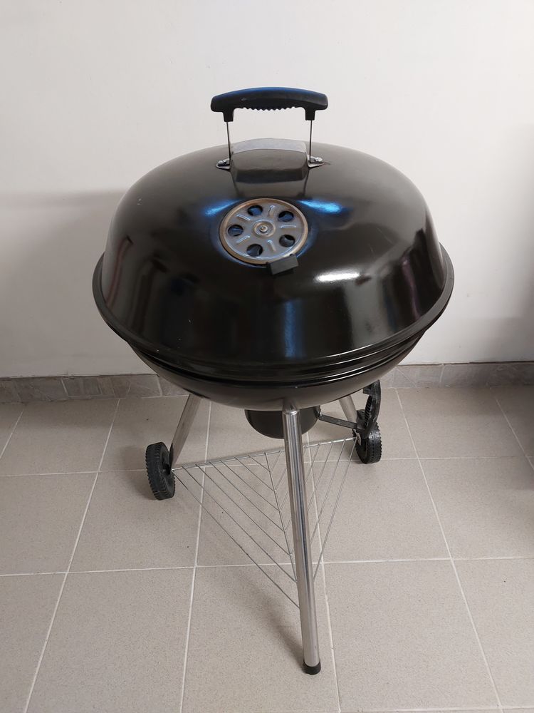 BARBECUE NOIR AU CHARBON DE BOIS, 57 cm de diam�tre 35 Le Ch�telet-en-Brie (77)