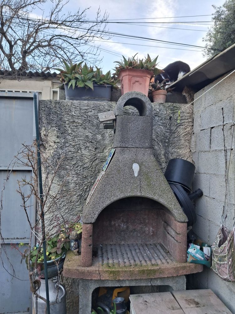 BARBECUE EN PIERRES
0 Marseille 15 (13)