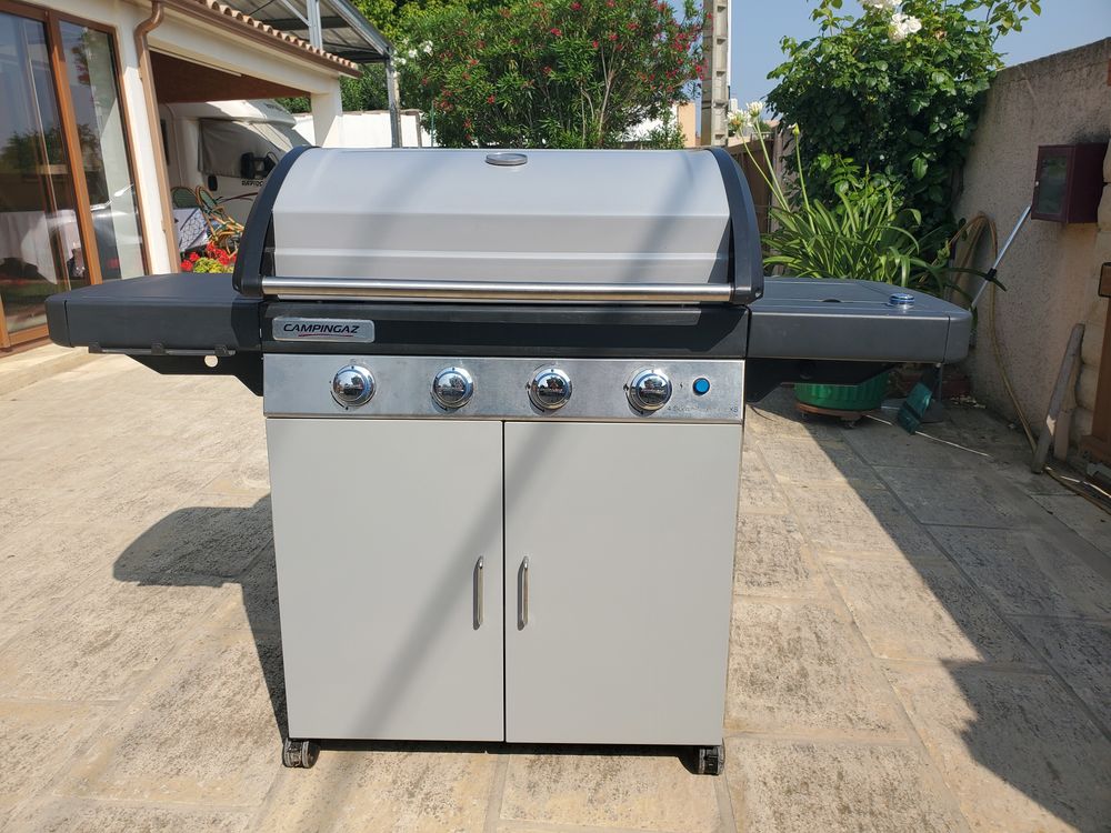 barbecue/plancha Camping Gaz quatre br�leurs. 270 Puisserguier (34)