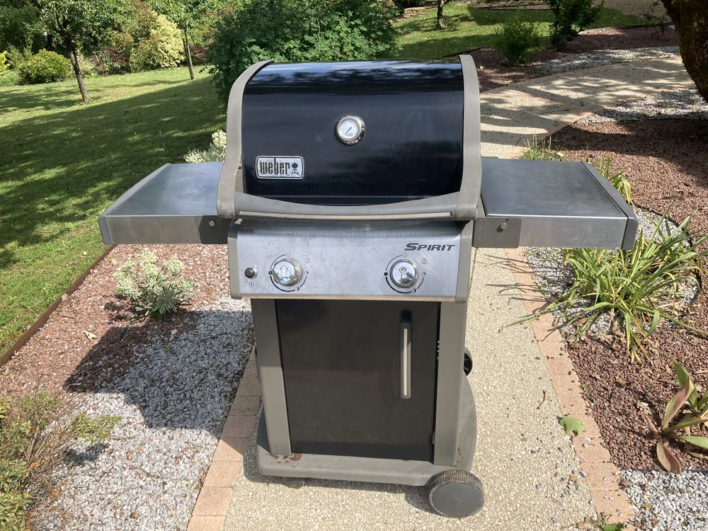 Barbecue/Plancha � gaz WEBER. 250 Cahors (46)