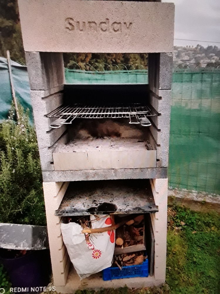 Barbecue pr�fabriqu� � bois 50 Vence (06)