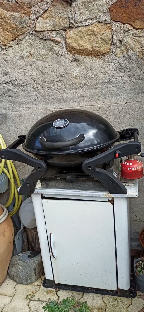 Barbecue quasi neuf. 40 Gagni�res (30)