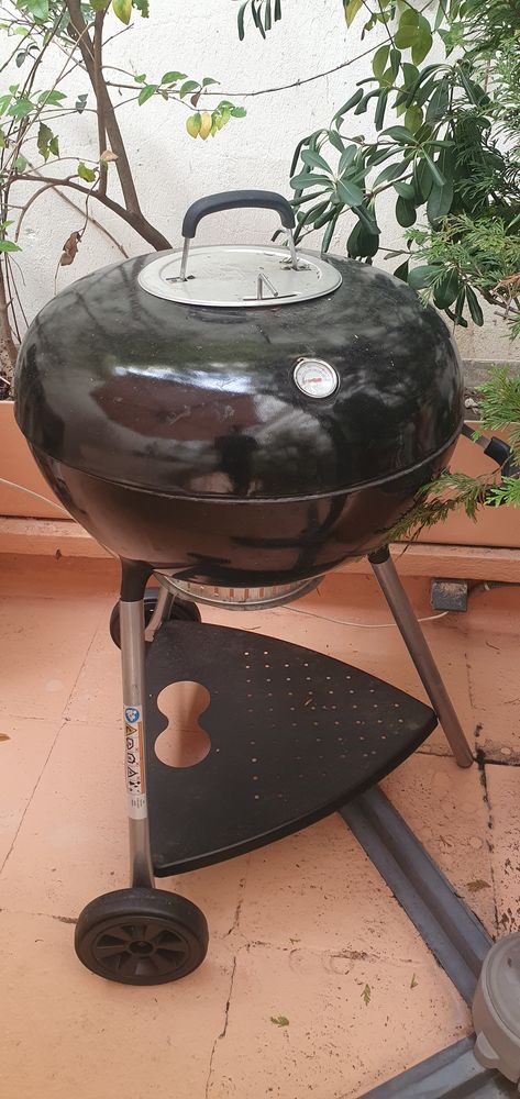 Barbecue servi 2 fois comme neuf 70 Paris 17 (75)