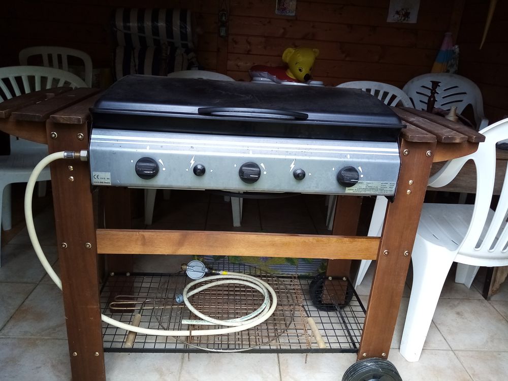 Barbecue
200 La Roche-l'Abeille (87)