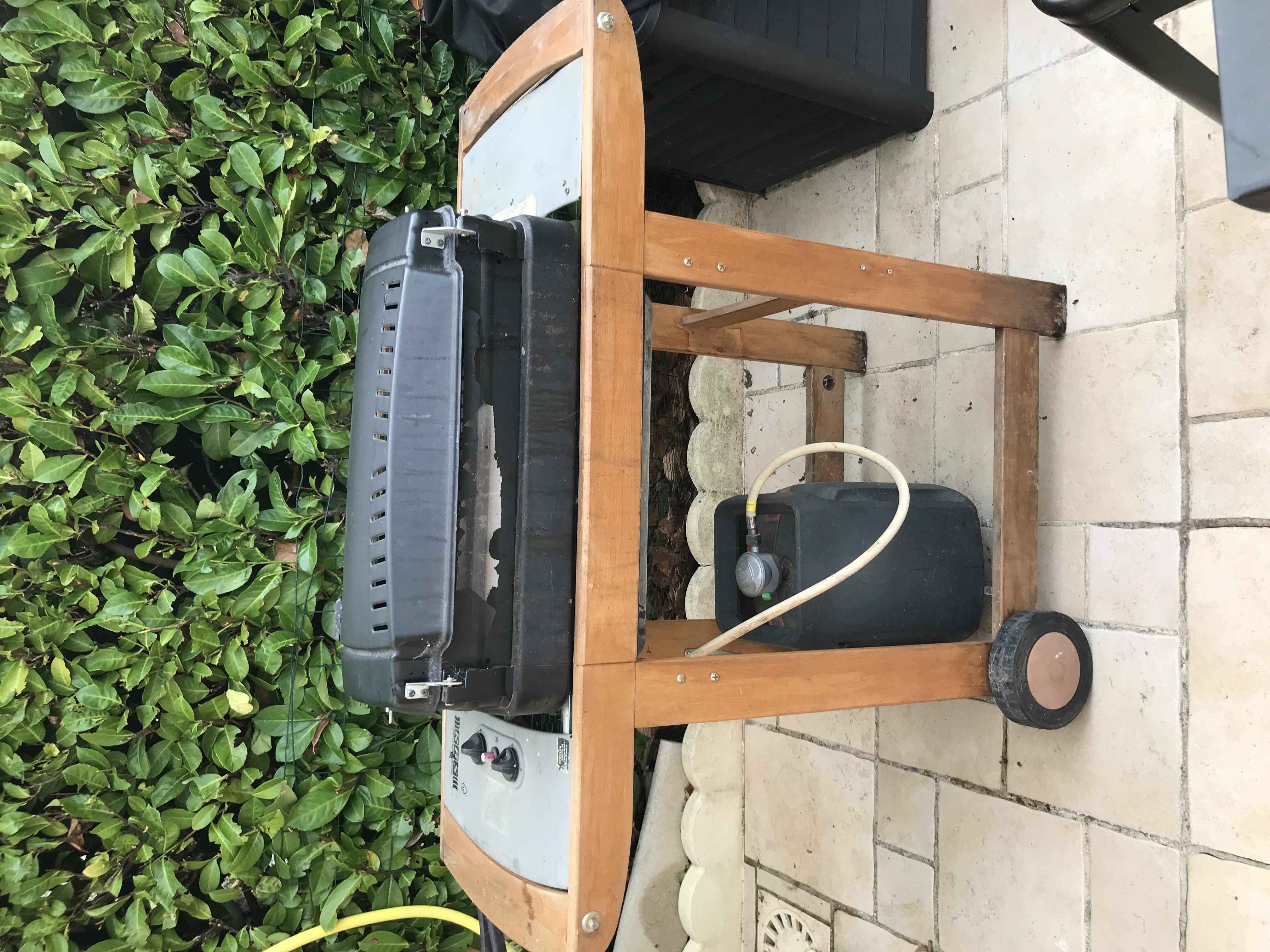 BARBECUE 40 V�lizy-Villacoublay (78)