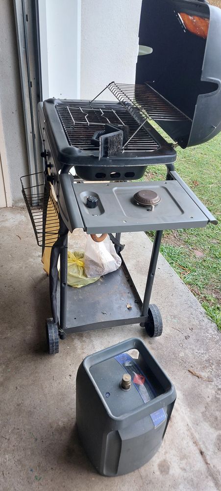 Barbecue � gaz 40 Saint-Maurice-en-Gourgois (42)