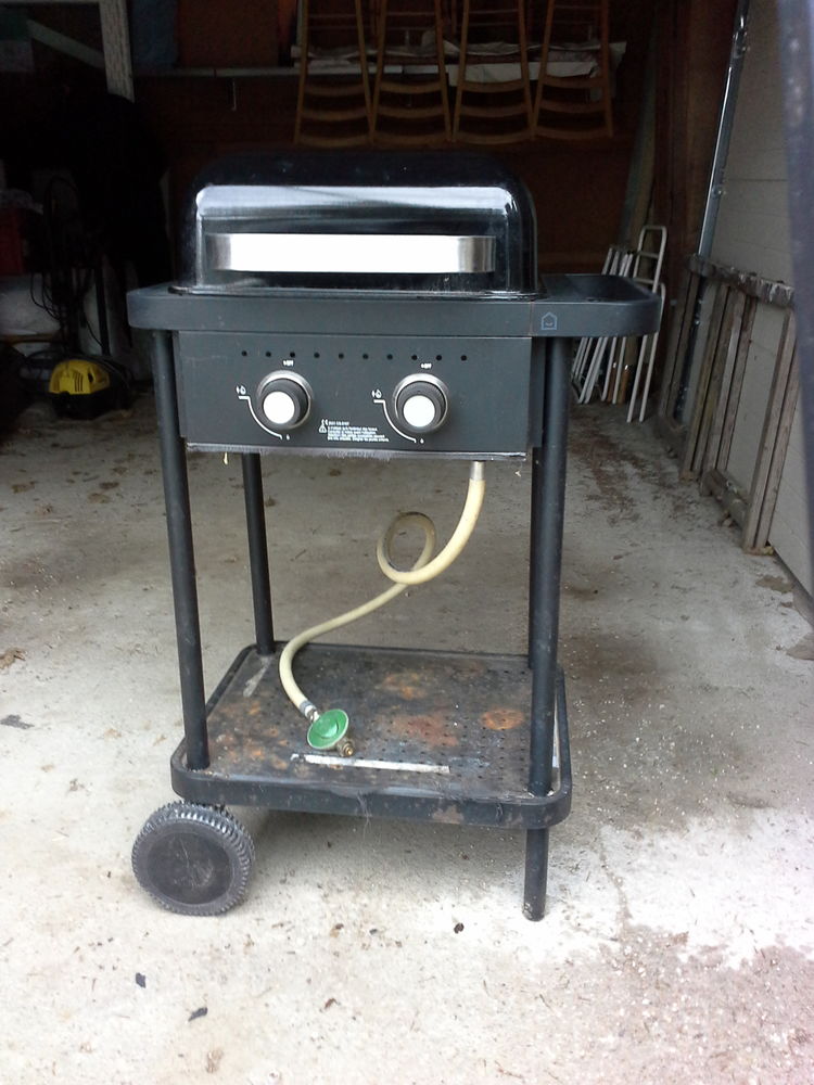 Barbecue � gaz. 40 Saint-Cr�pin-d'Auberoche (24)