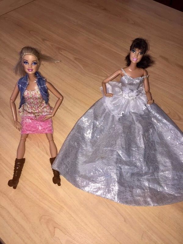 Lot de 2 barbies articul�es en tbe � 25 euros
25 Laura�t (32)