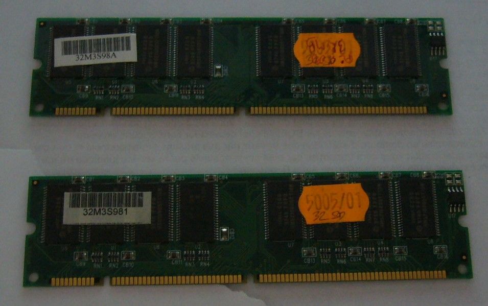 2 barettes RAM 32m3s98a Korea pc bureau
HM5216805TT
�tat fon 4 Versailles (78)