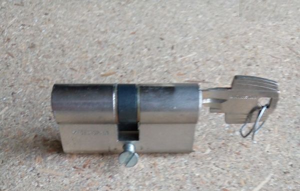 Barillet de serrure TESA Assa Abloy - 6 cm 8 Beauchamp (95)