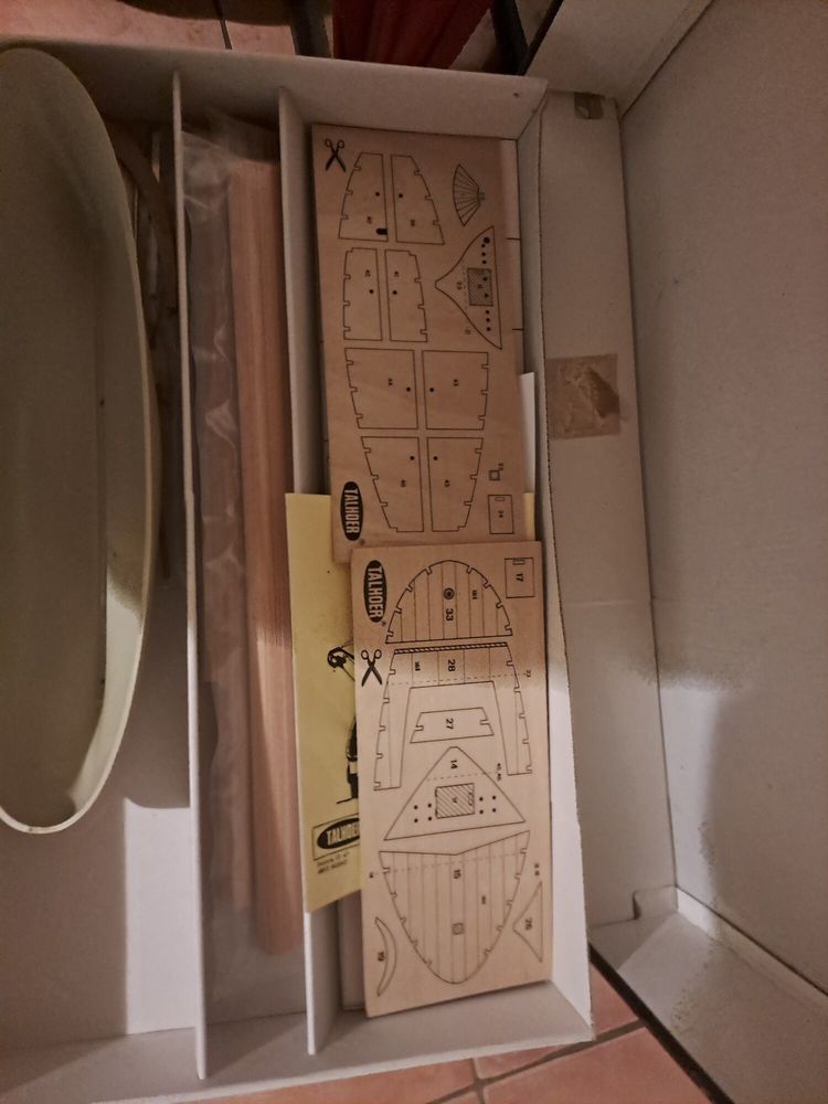 Barque en balza dans sa boite dorigine 28 Lescar (64)