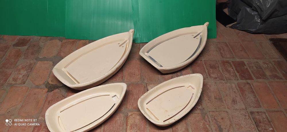 BARQUES EN POLYESTERENNE ALIMENTAIRE. 19 Tourette-du-Ch�teau (06)