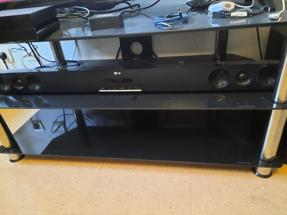 Barre de son avec boomer 80 Tr�voux (01)