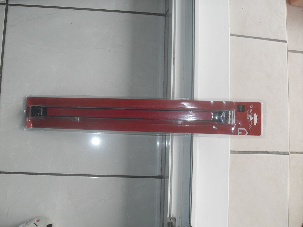 Barre magn�tique pour couteaux - 15 Saint-Germain-au-Mont-d'Or (69)