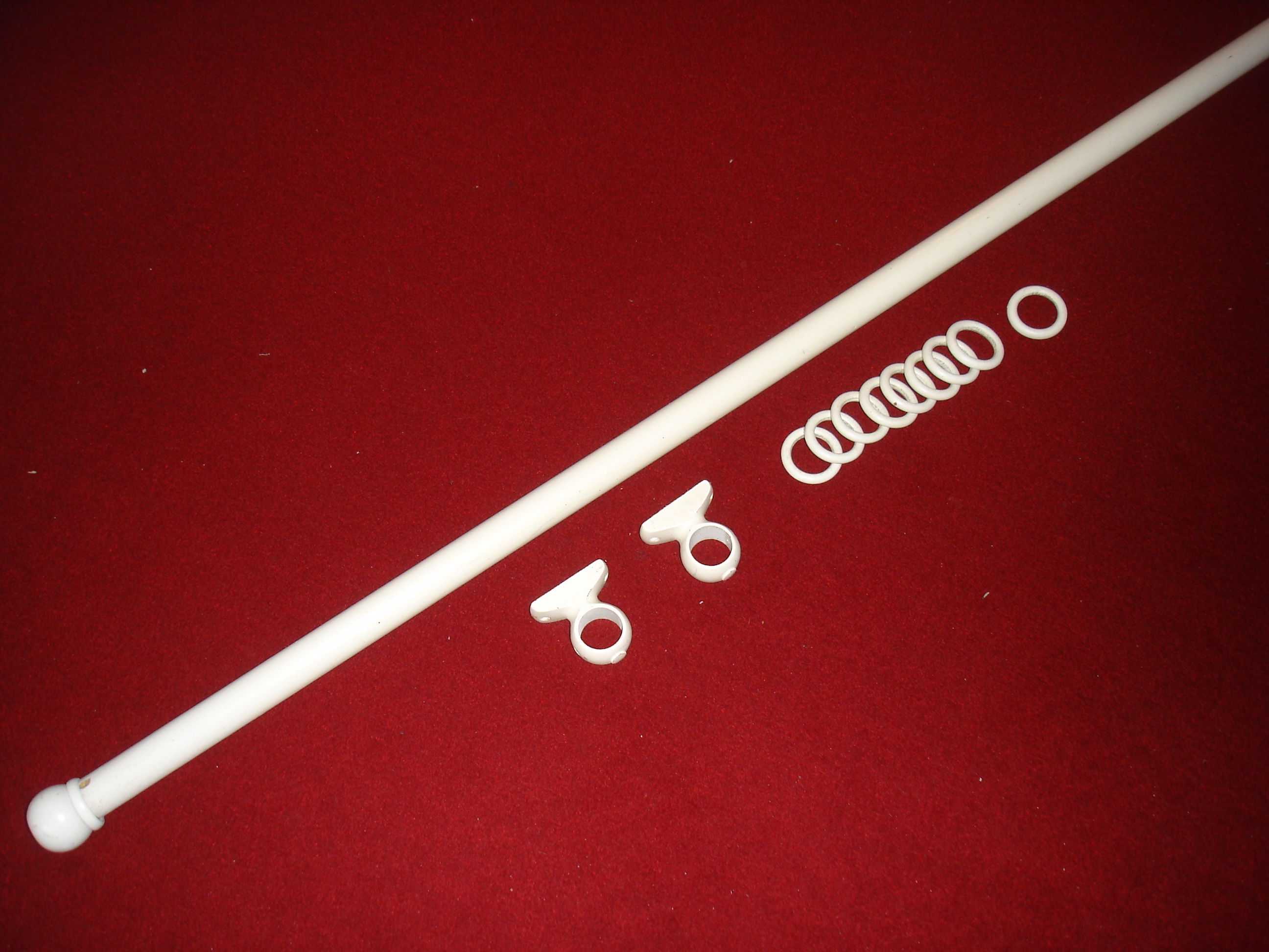 UNE BARRE A RIDEAUX EN BOIS BLANCHE
3 Prades-le-Lez (34)